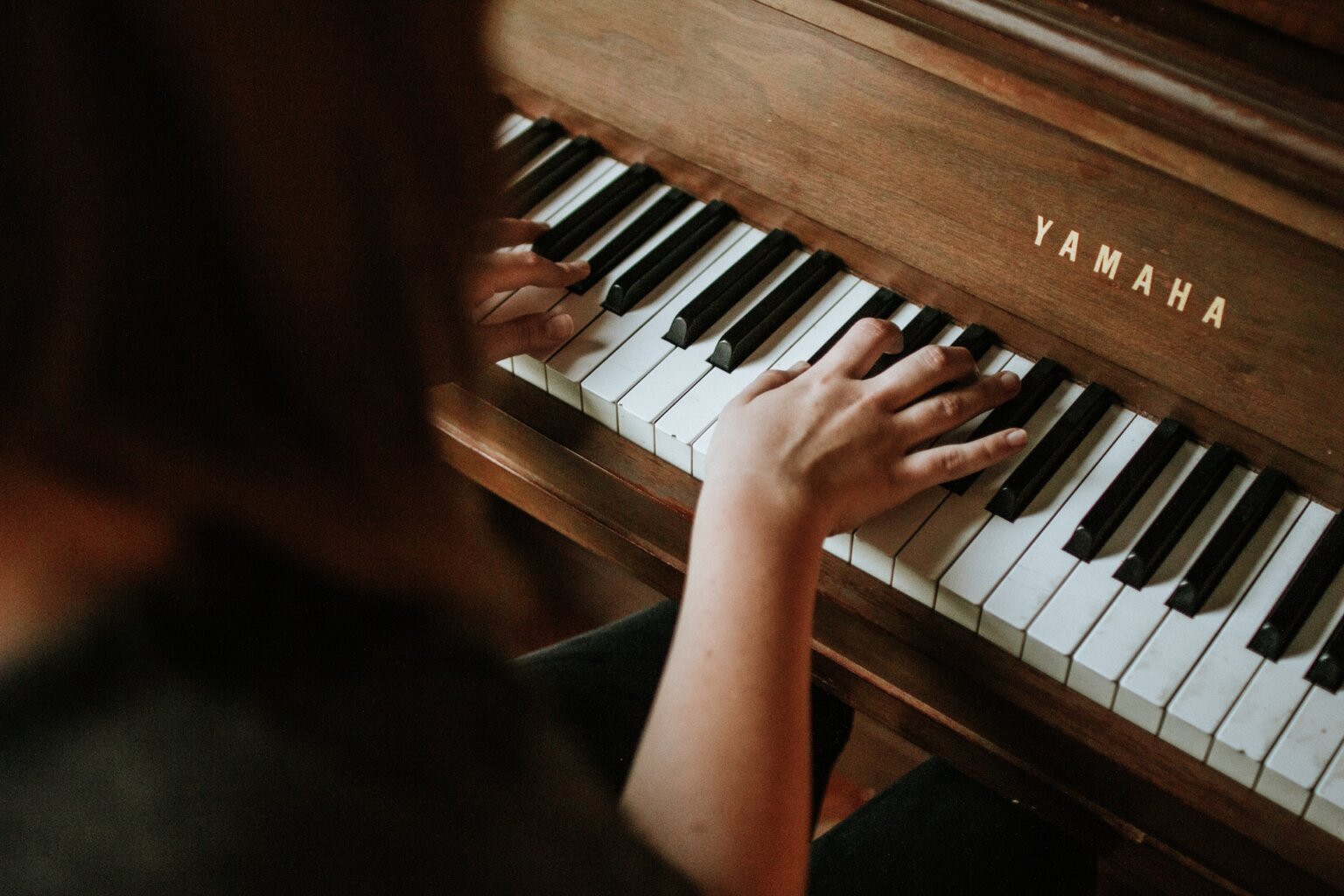 ピアノ を 弾く 韓国 語